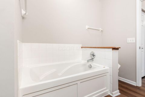 Tiny photo for 6035 Avatar Drive 8-6035 #8-6035, New Albany, OH 43054 (MLS # 226000868)