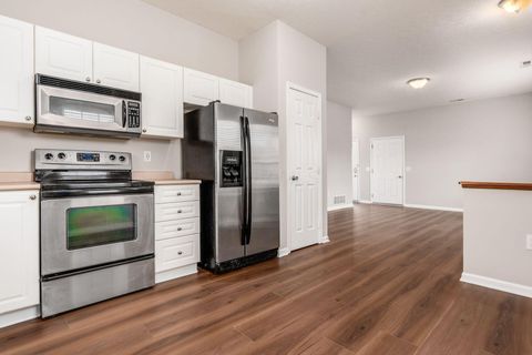 Tiny photo for 6035 Avatar Drive 8-6035 #8-6035, New Albany, OH 43054 (MLS # 226000868)