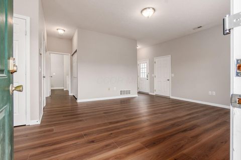 Tiny photo for 6035 Avatar Drive 8-6035 #8-6035, New Albany, OH 43054 (MLS # 226000868)