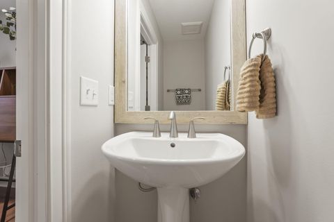 Tiny photo for 138 E Greenwood Avenue, Columbus, OH 43201 (MLS # 226002819)