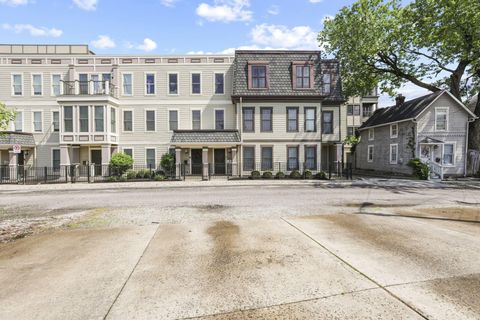 Tiny photo for 138 E Greenwood Avenue, Columbus, OH 43201 (MLS # 226002819)