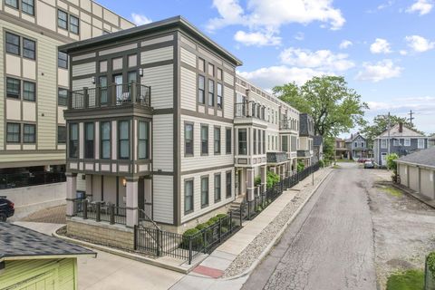 Tiny photo for 138 E Greenwood Avenue, Columbus, OH 43201 (MLS # 226002819)