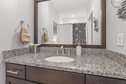 Tiny photo for 138 E Greenwood Avenue, Columbus, OH 43201 (MLS # 226002819)