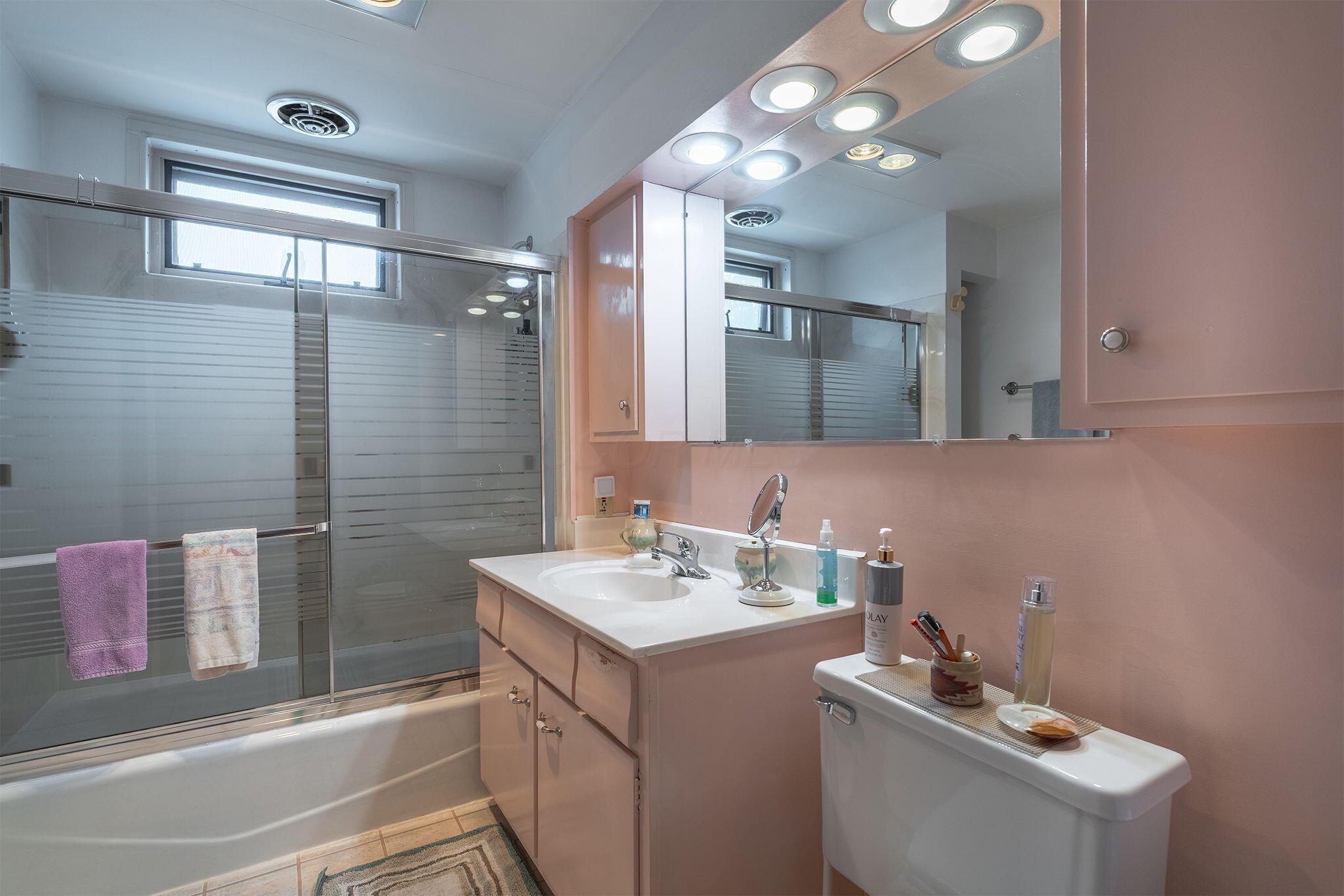 98 W Plum Street, Westerville, Ohio image 32
