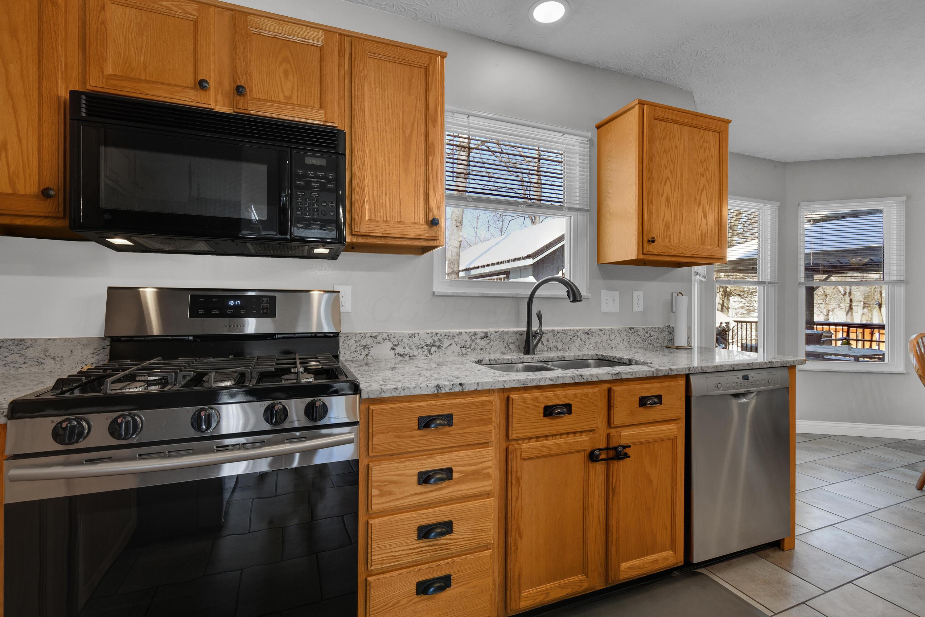 433 Barrington Ridge, Pataskala, Ohio image 18