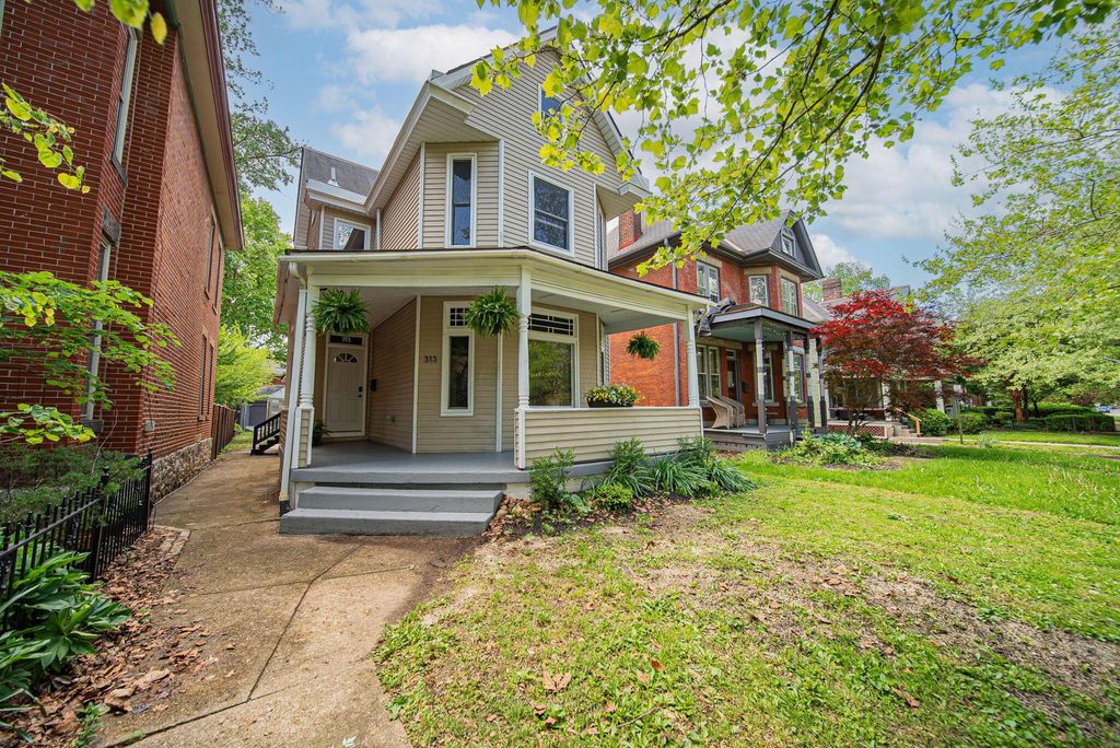 Photo of 313 W 1st Avenue, Columbus, OH 43201 (MLS # 226014537)