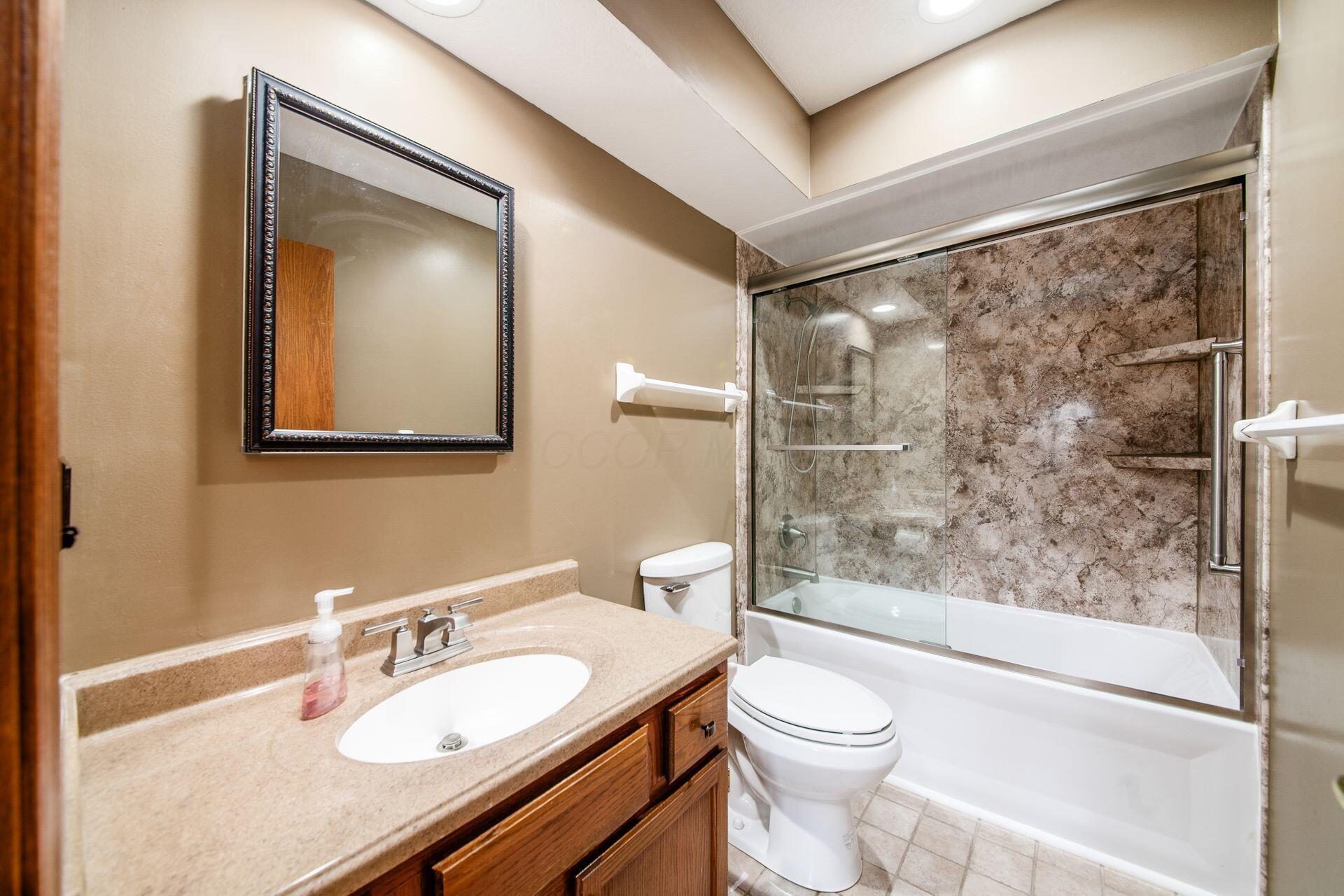 12577 Bentley Drive, Pickerington, Ohio image 32