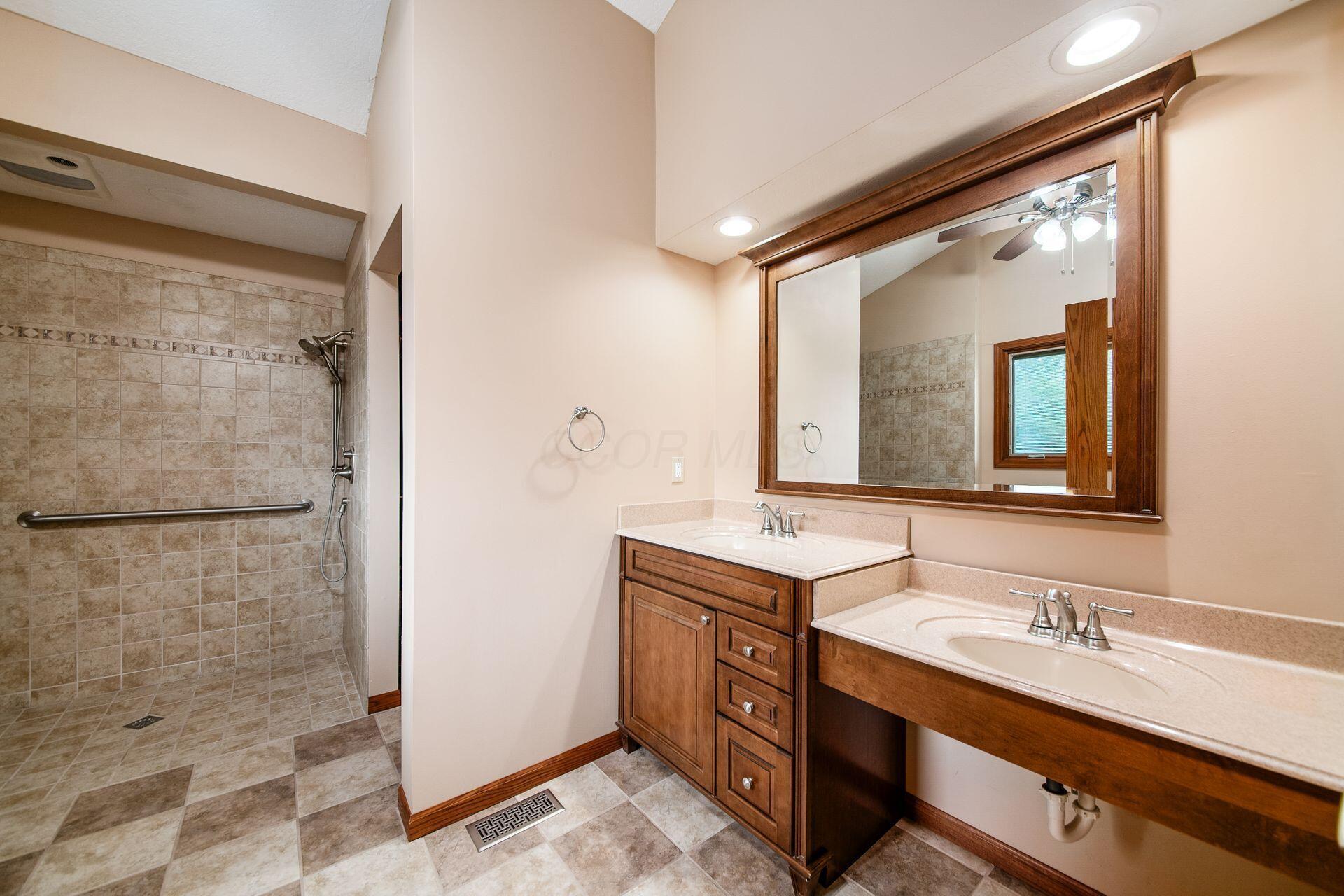 12577 Bentley Drive, Pickerington, Ohio image 36