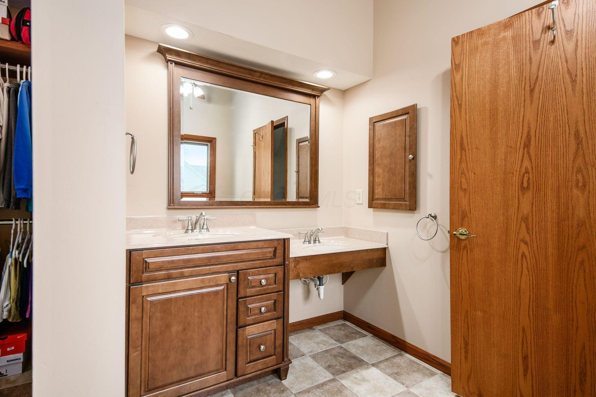 12577 Bentley Drive, Pickerington, Ohio image 37