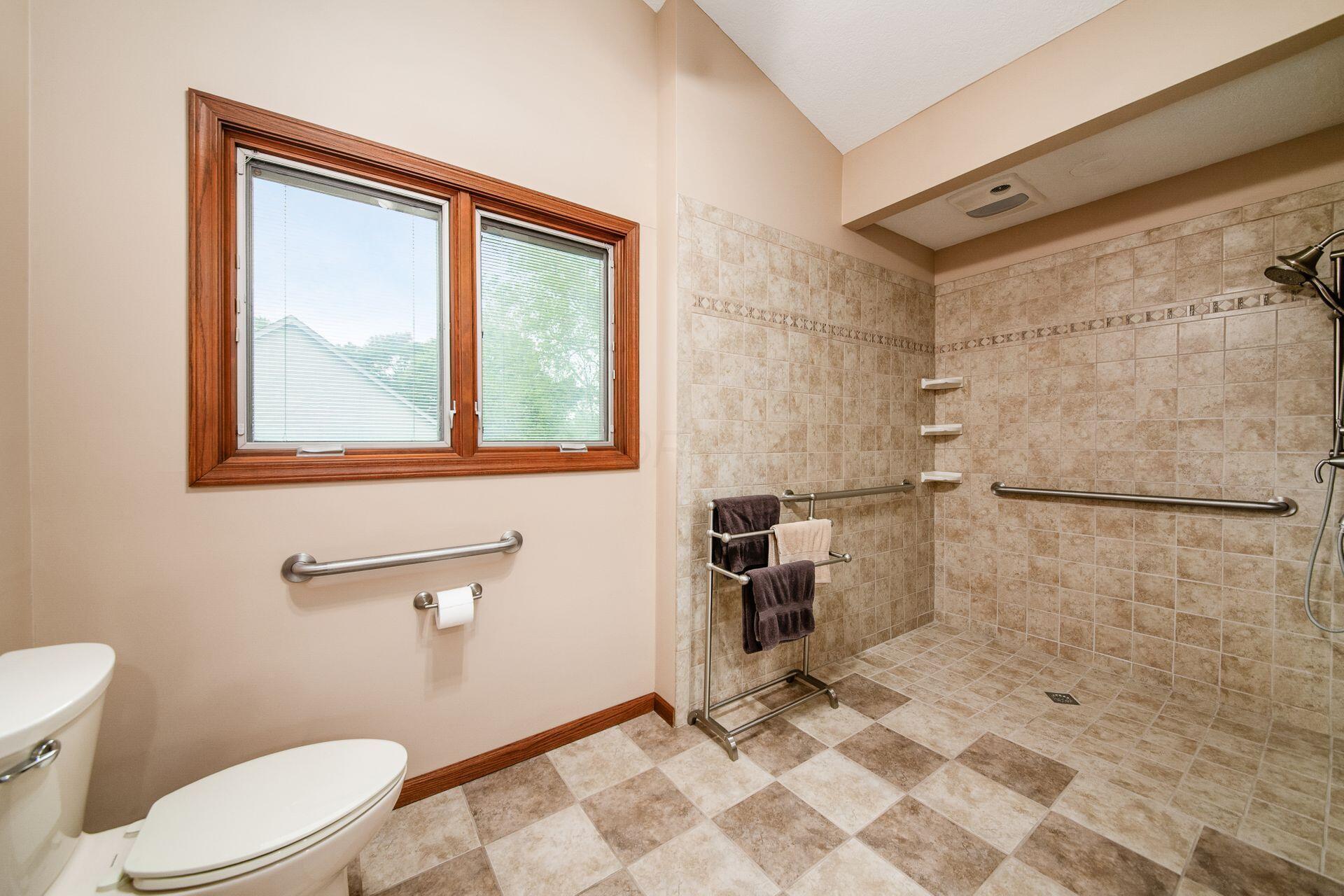 12577 Bentley Drive, Pickerington, Ohio image 38