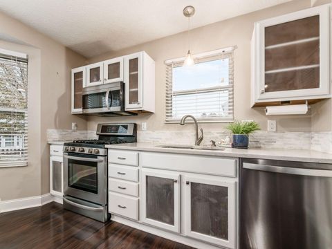 Tiny photo for 2350 Hetter Street, Columbus, OH 43228 (MLS # 225044391)