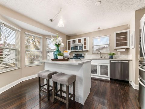 Tiny photo for 2350 Hetter Street, Columbus, OH 43228 (MLS # 225044391)