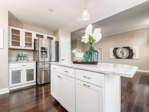 Tiny photo for 2350 Hetter Street, Columbus, OH 43228 (MLS # 225044391)