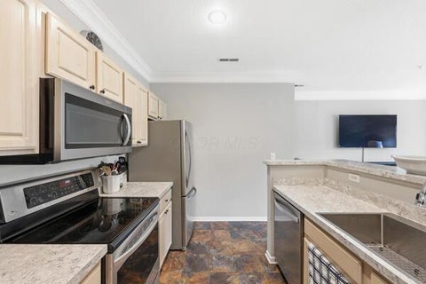 Tiny photo for 6230 Inishmore Lane 6230 #6230, Dublin, OH 43017 (MLS # 226033542)