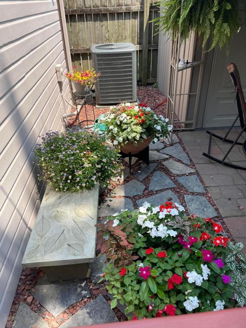 Tiny photo for 1046 Summit Street, Columbus, OH 43201 (MLS # 226000769)