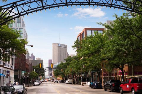 Tiny photo for 1046 Summit Street, Columbus, OH 43201 (MLS # 226000769)