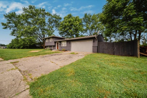 Tiny photo for 2850 Ravenswood Court, Columbus, OH 43232 (MLS # 226027763)