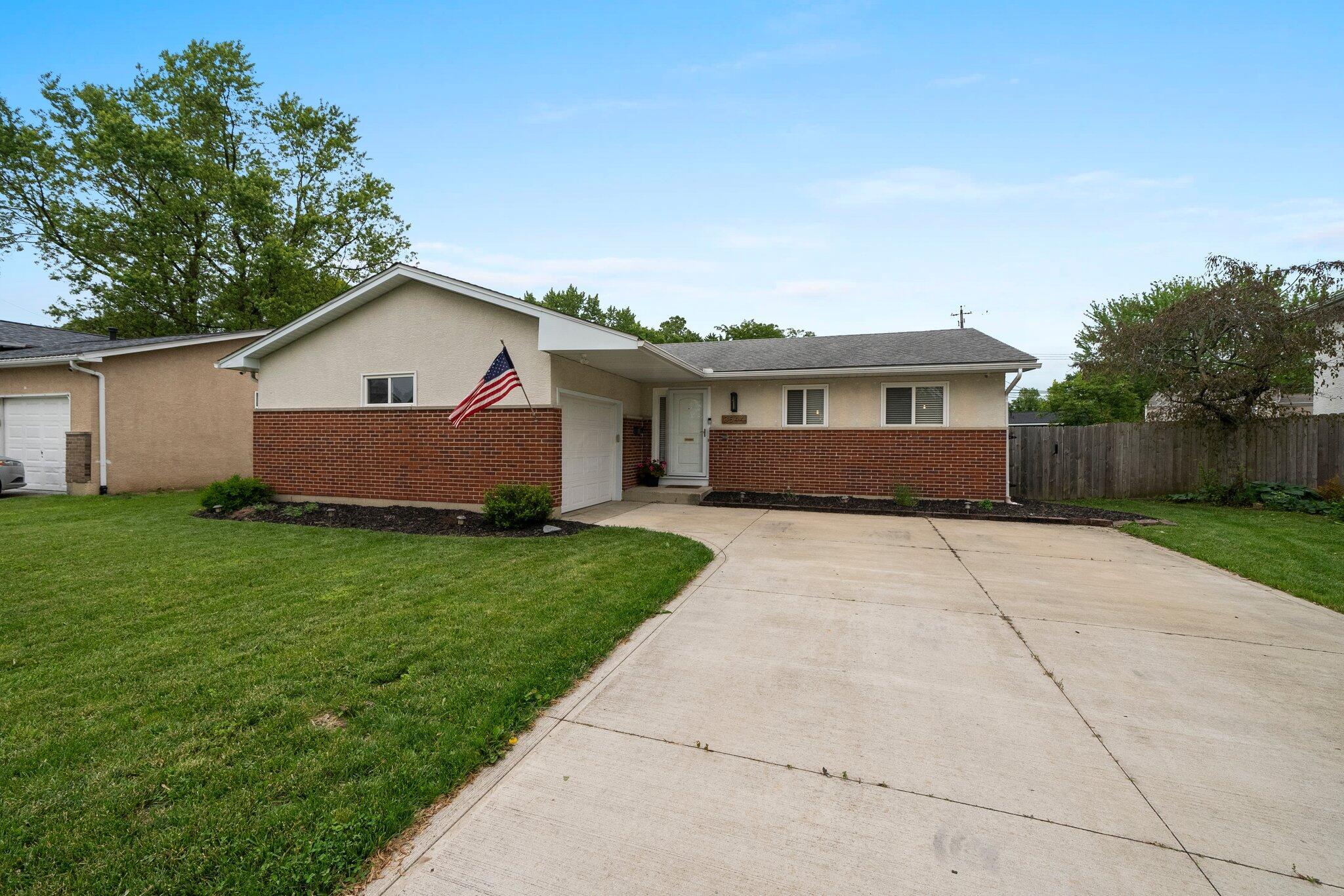 3544 Devin Road, Grove City, Ohio image 2