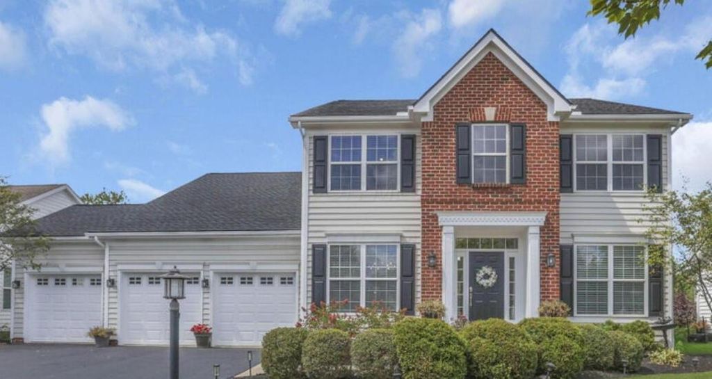 Photo for 6935 Kindler Drive, New Albany, OH 43054 (MLS # 225033230)