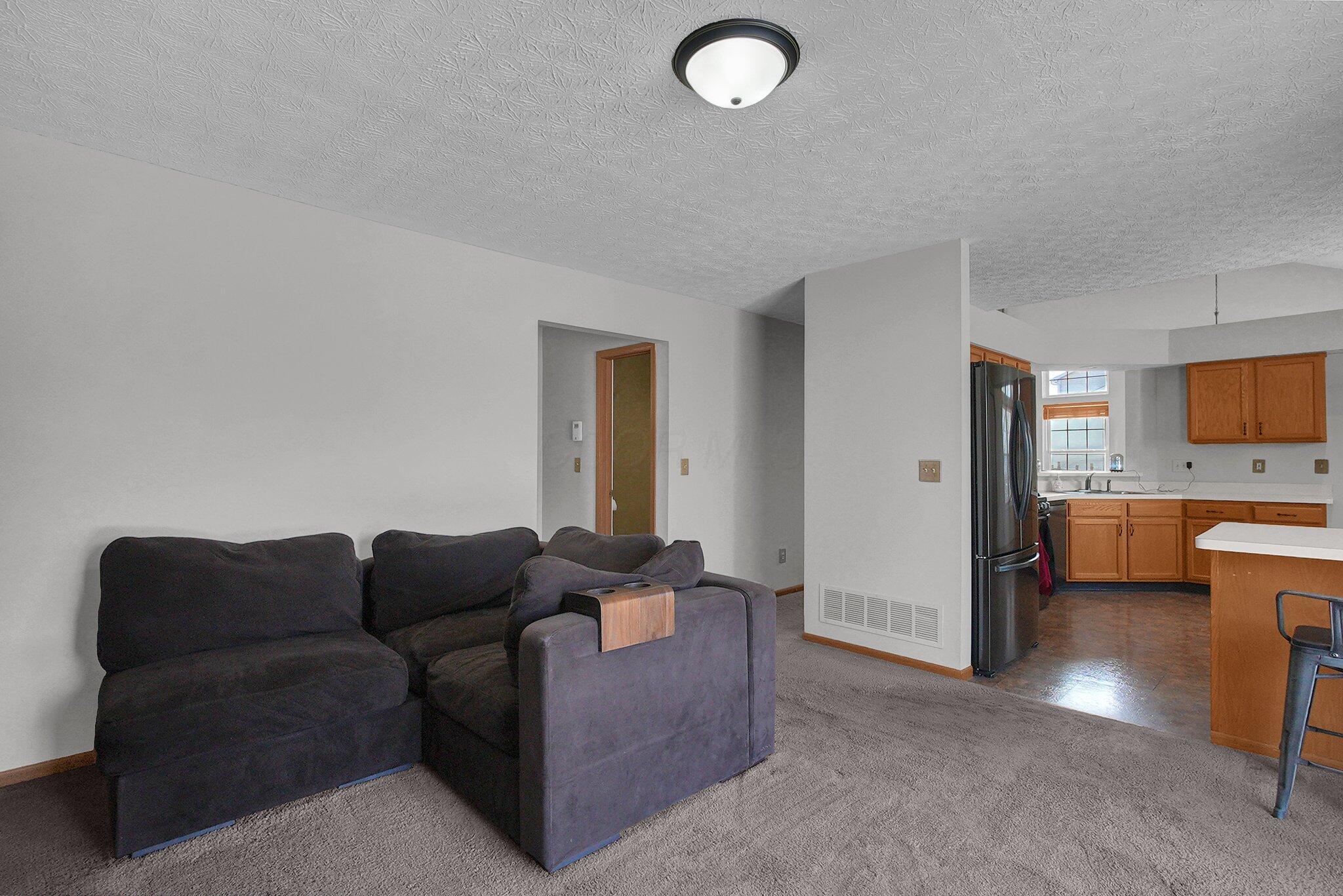 1699 Cottonwood Drive, Lewis Center, Ohio image 13