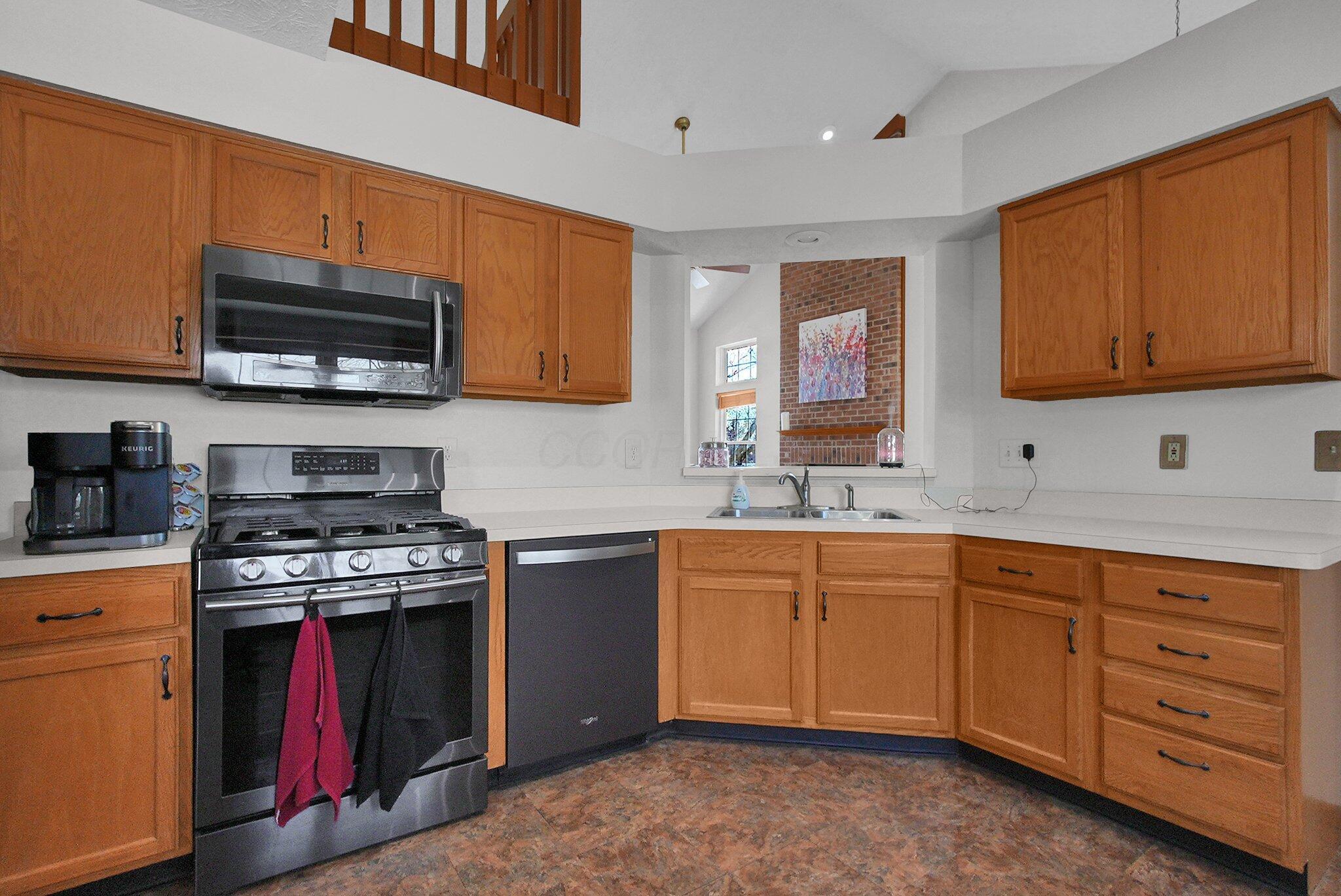 1699 Cottonwood Drive, Lewis Center, Ohio image 8
