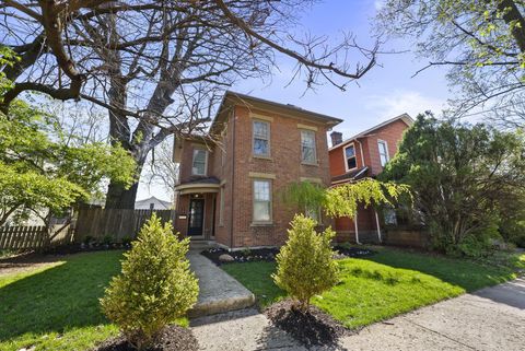 Photo of 924 Hamlet Street, Columbus, OH 43201 (MLS # 226011229)