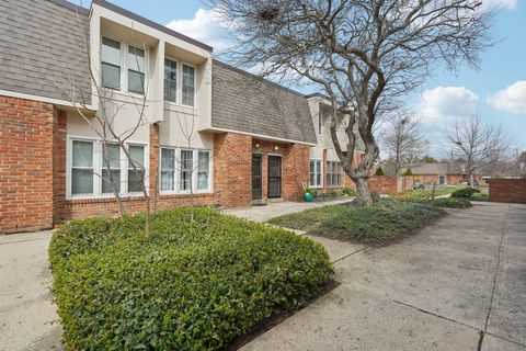 Photo of 1605 Lafayette Drive, Columbus, OH 43220 (MLS # 226009219)