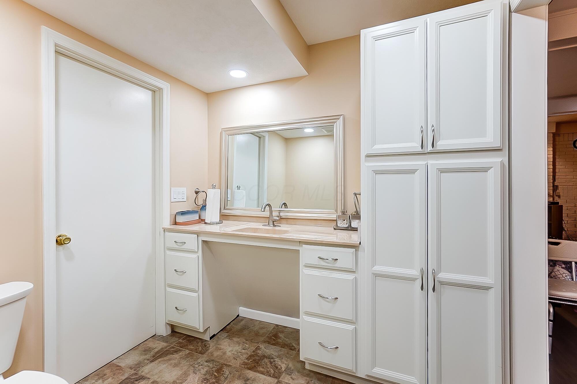 3033 Linmuth Drive, Springfield, Ohio image 11