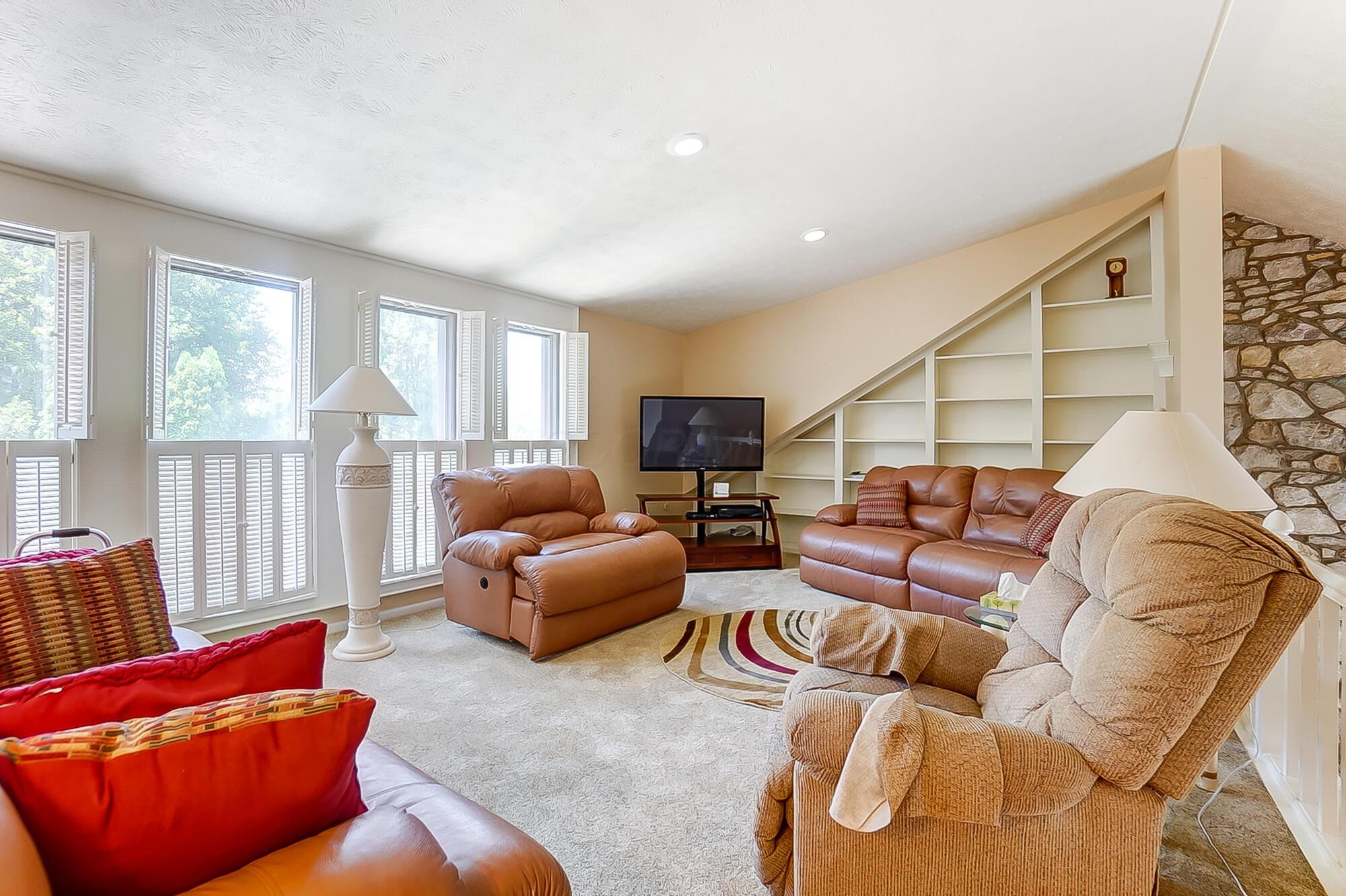 3033 Linmuth Drive, Springfield, Ohio image 13