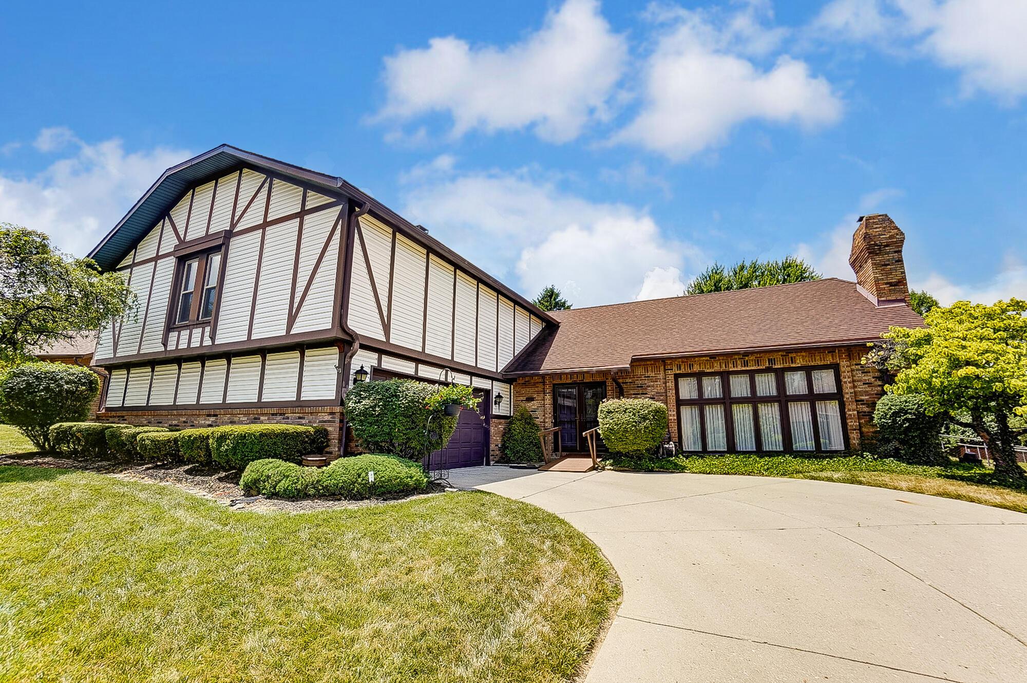 3033 Linmuth Drive, Springfield, Ohio image 1
