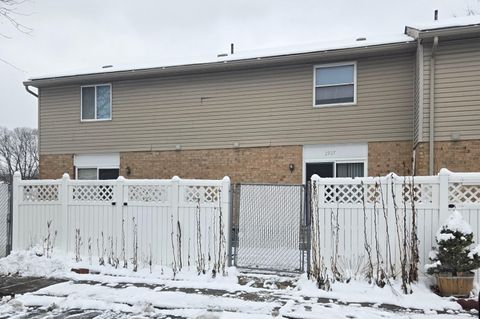Tiny photo for 2927 Poolside Drive 10 #10, Columbus, OH 43224 (MLS # 225044715)