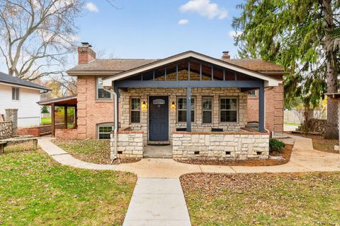 Photo of 17 E Oak Street, Canal Winchester, OH 43110 (MLS # 225043963)