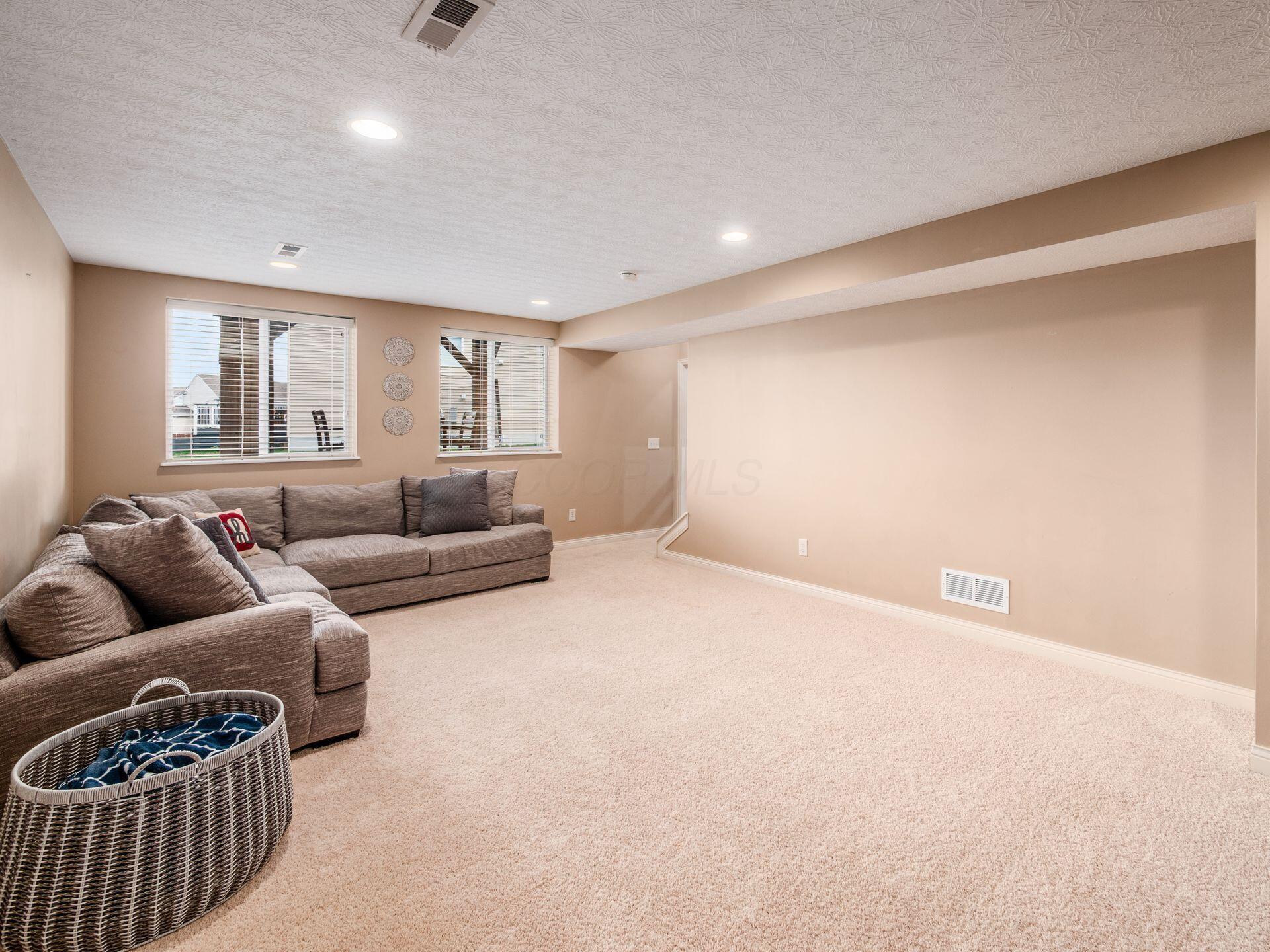 601 Scott Farms Boulevard, Marysville, Ohio image 32