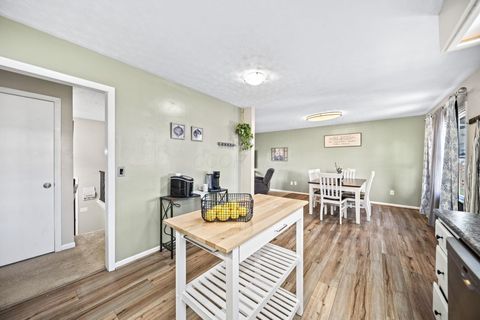 Tiny photo for 512 Hilltop Drive, Bellefontaine, OH 43311 (MLS # 225041091)