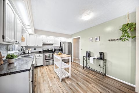 Tiny photo for 512 Hilltop Drive, Bellefontaine, OH 43311 (MLS # 225041091)