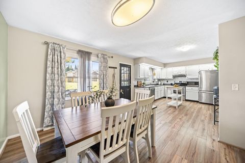 Tiny photo for 512 Hilltop Drive, Bellefontaine, OH 43311 (MLS # 225041091)