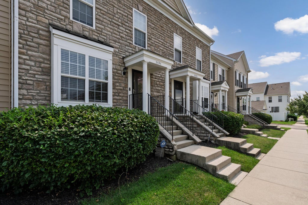Photo of 5595 Crystal Falls Street 48 #48, Dublin, OH 43016 (MLS # 226028624)