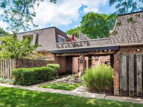 Photo of 1519 Lafayette Drive B #B, Columbus, OH 43220 (MLS # 226025027)