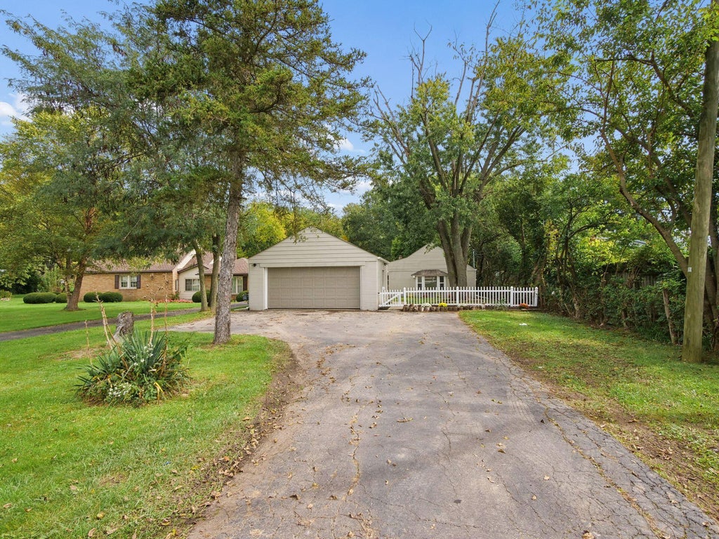 Photo of 4912 Harrisburg Pike, Grove City, OH 43123 (MLS # 226037321)