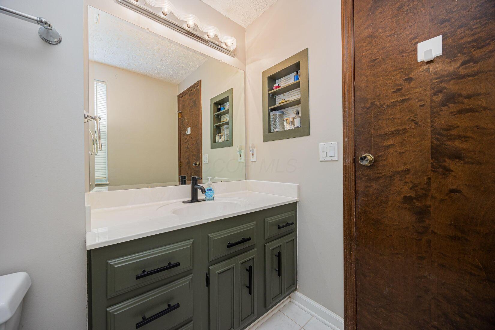 8796 Seabright Drive, Powell, Ohio image 30