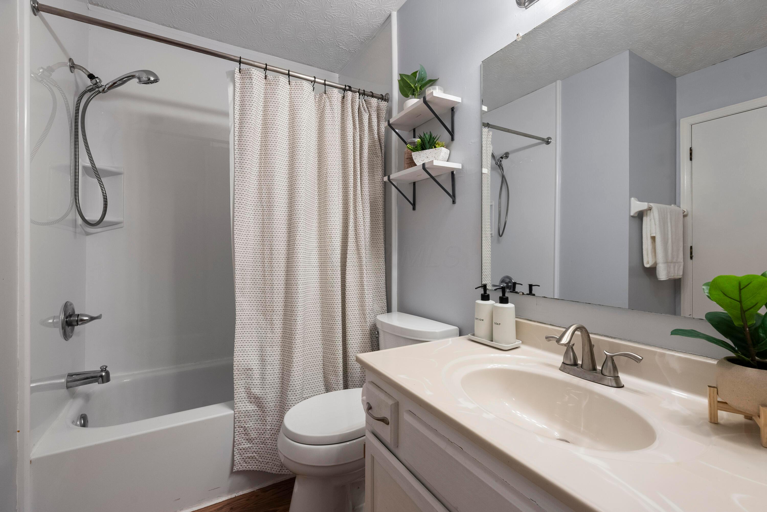 8374 Waco Lane, Powell, Ohio image 13