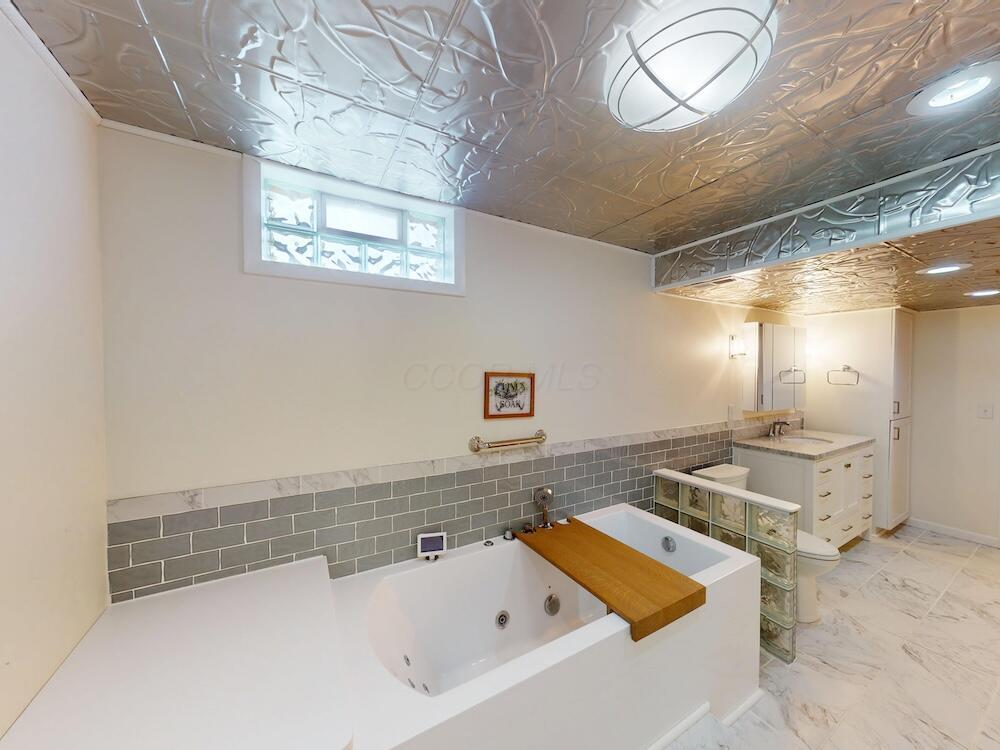 891 Fairway Drive, Howard, Ohio image 32