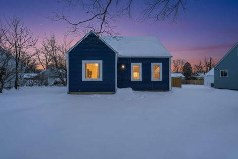 Photo of 1816 Brentnell Avenue, Columbus, OH 43219 (MLS # 226003944)