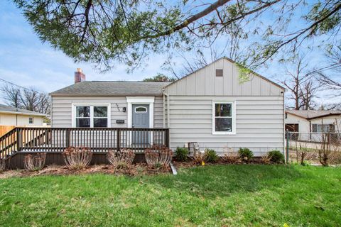 Photo of 1725 E Cooke Road, Columbus, OH 43224 (MLS # 226009999)