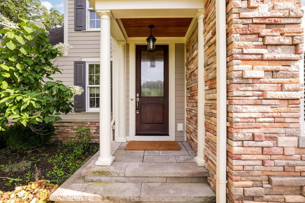 Photo of 6577 Plesenton Drive S, Worthington, OH 43085 (MLS # 226006172)