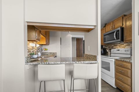 Tiny photo for 1000 Urlin Avenue 2007 #2007, Columbus, OH 43212 (MLS # 225044913)