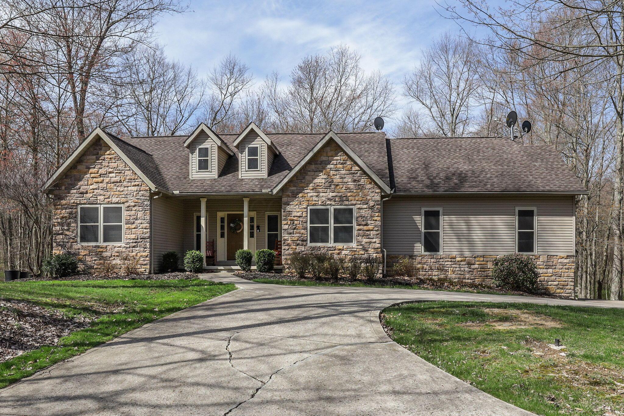 12855 Rain Rock Road, Utica, Ohio image 2
