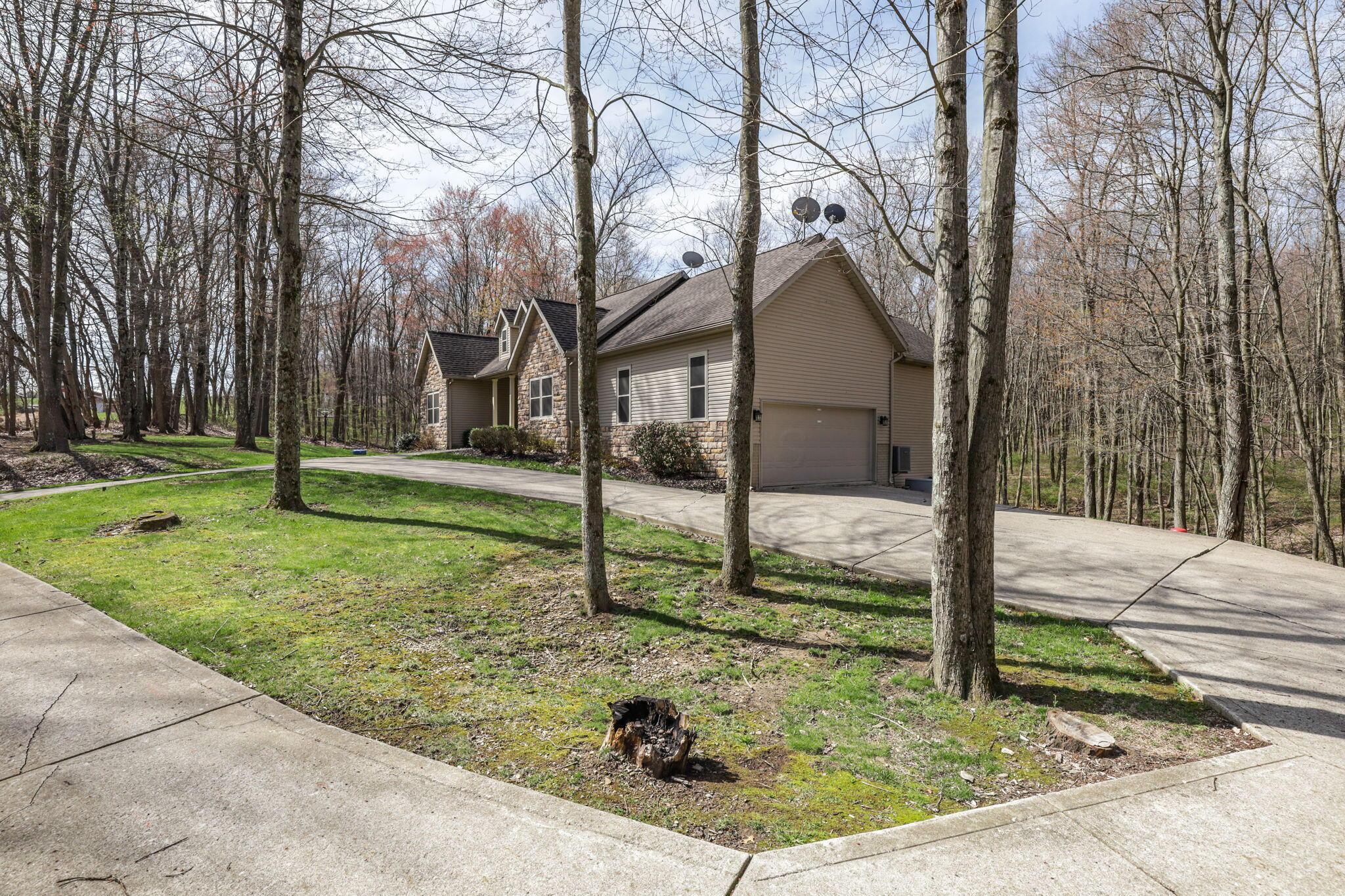 12855 Rain Rock Road, Utica, Ohio image 3