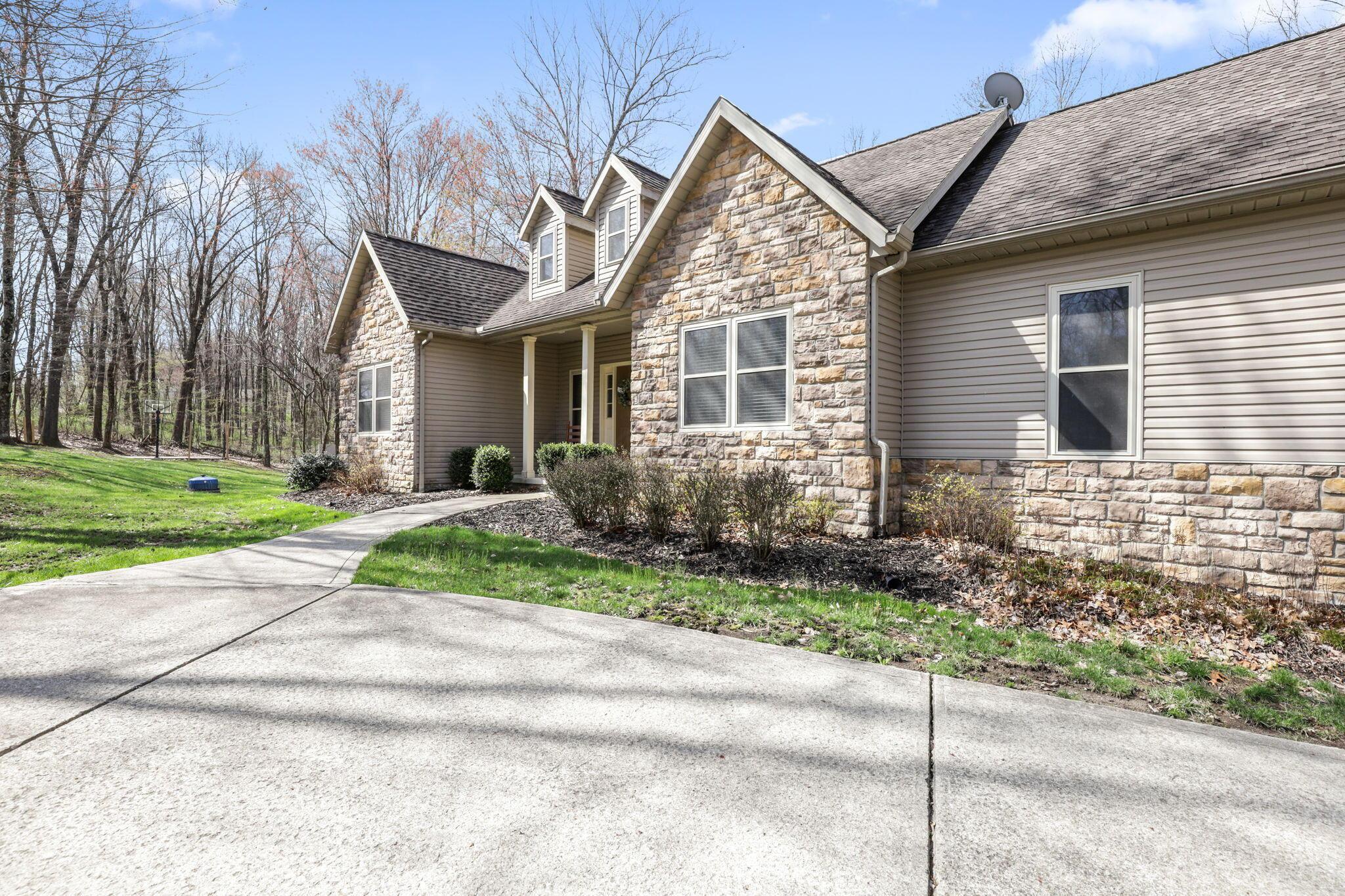 12855 Rain Rock Road, Utica, Ohio image 5