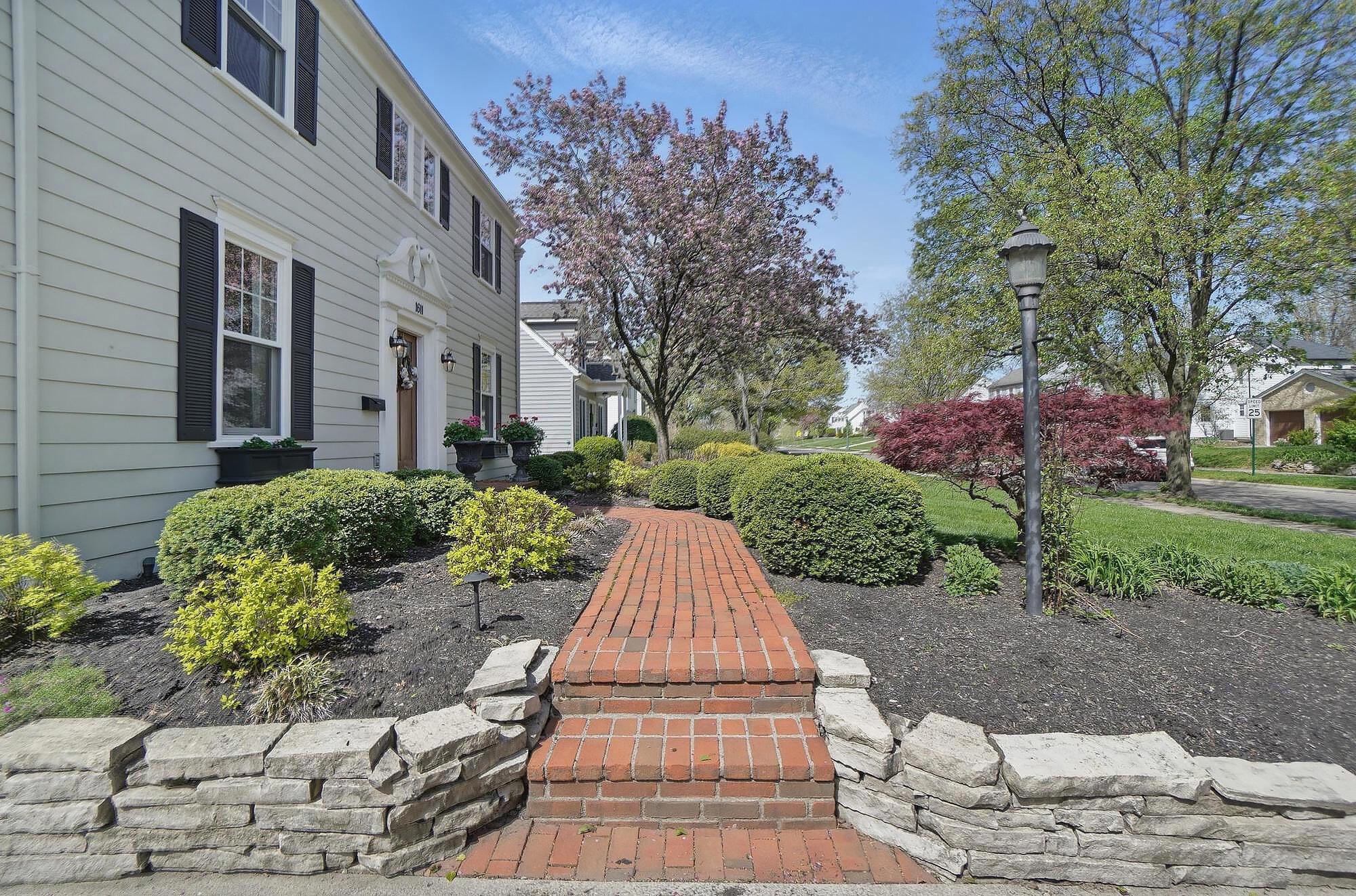 1611 Grenoble Road, Columbus, Ohio image 4